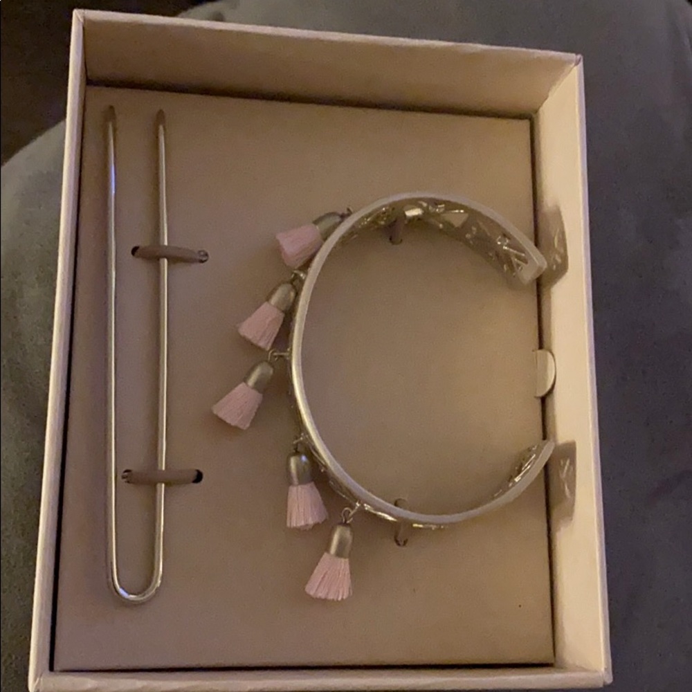 Chloe and isabel hair accessory (pony)